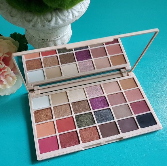 Makeup Revolution Other - Soph x Makeup Revolution eyeshadow palette